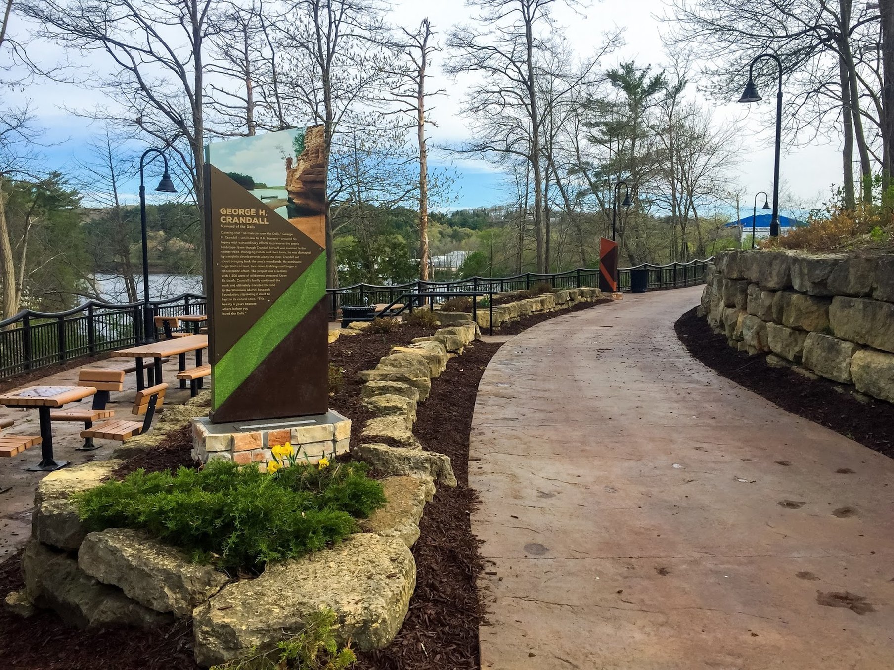 avid hotels lake delton dells area