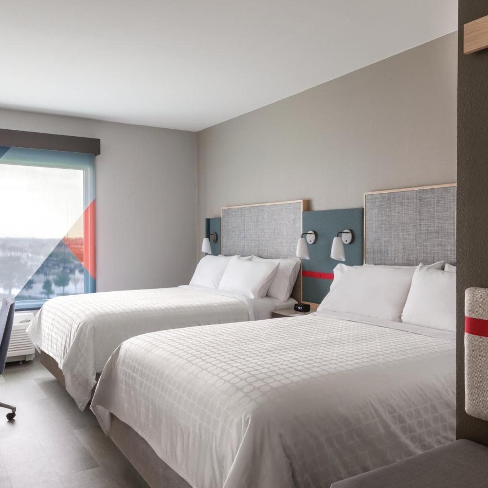 avid hotels lake delton dells area