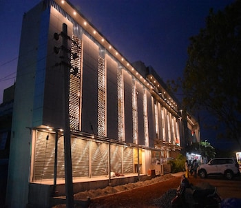 Mangalam Residency,Madurai>>Aruppukkottai,2 star