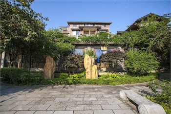 riverside retreat hotel