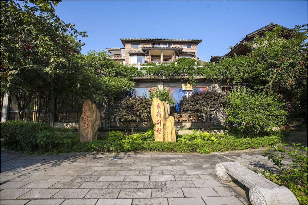 riverside retreat hotel