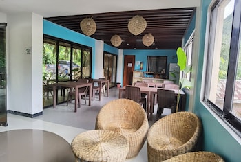 amos pili tree inn powered by cocotel