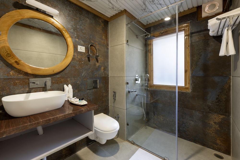 bradhi riverside resort jibhi