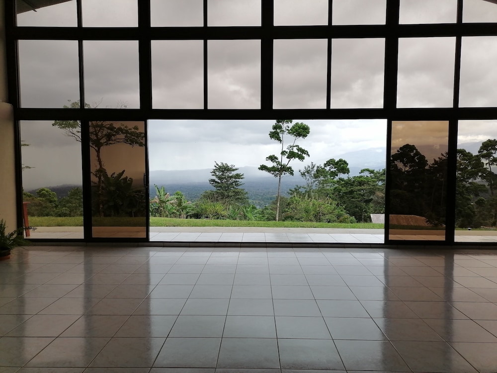 la tigra mountain house