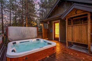 Big Bear Villa,41196 Maryland Rd,2 star