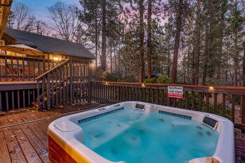 Big Bear Villa,41196 Maryland Rd,2 star