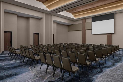 hilton garden inn grand prairie at epiccentral