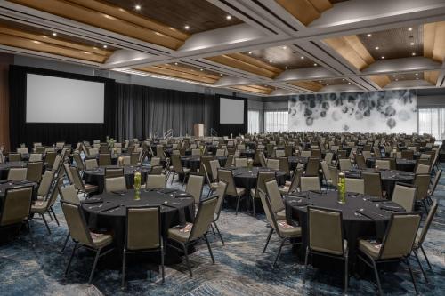 hilton garden inn grand prairie at epiccentral
