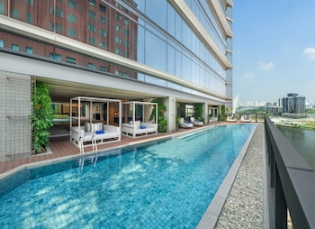hilton saigon