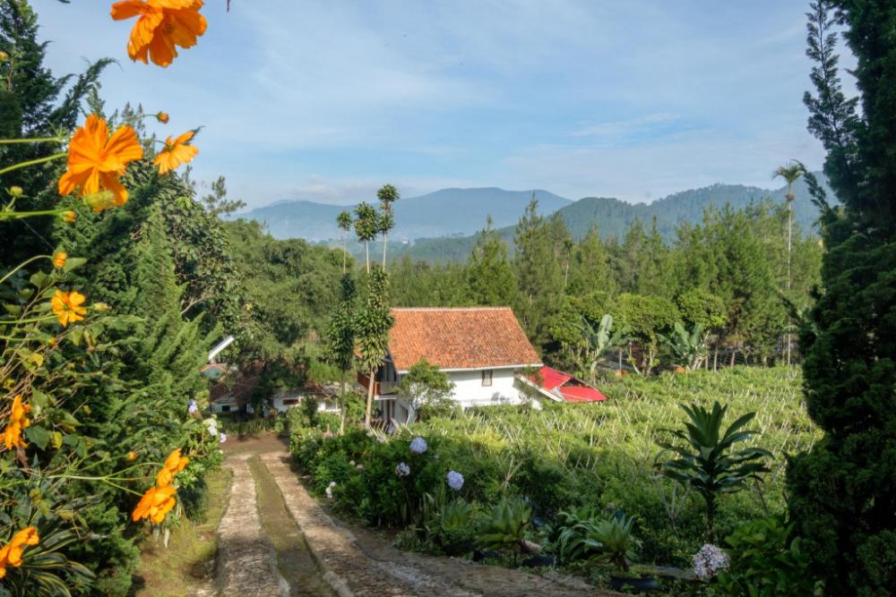 hilltop camp lembang by twospaces