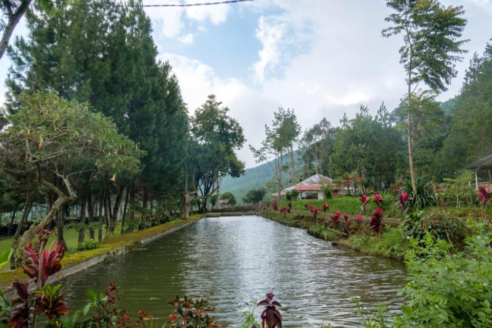 hilltop camp lembang by twospaces