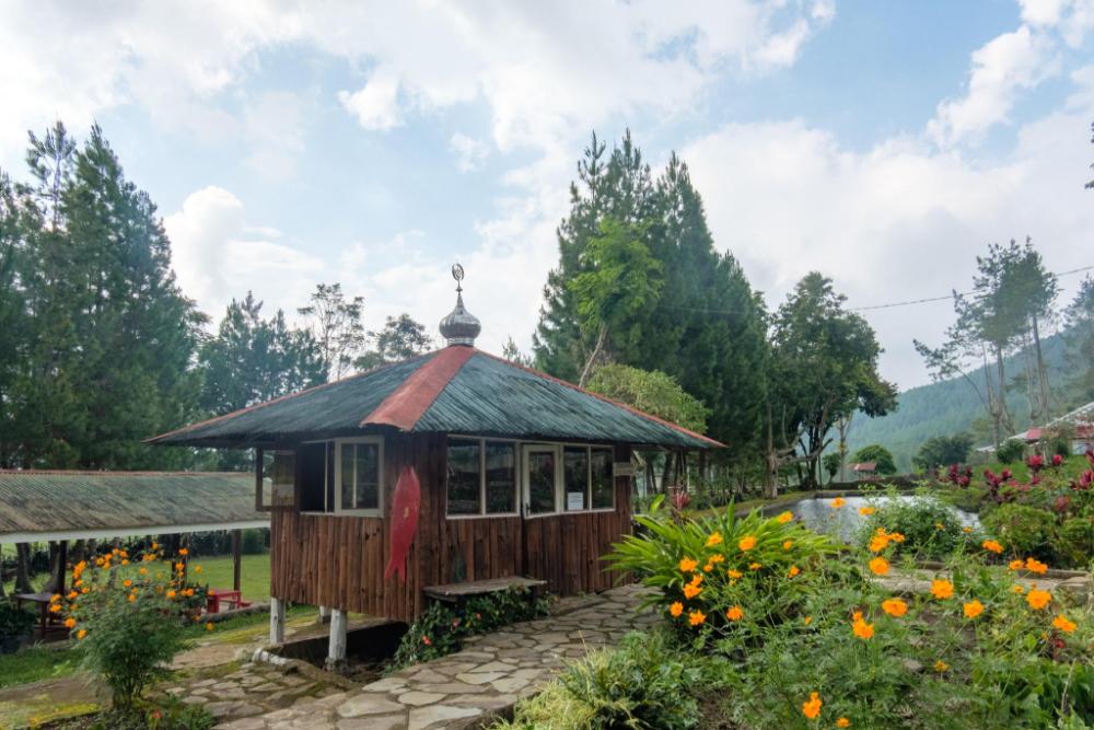 hilltop camp lembang by twospaces