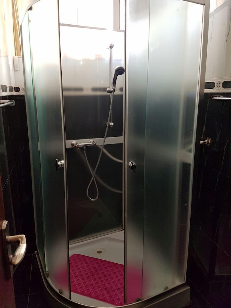 2bedrooms private apart junction mall