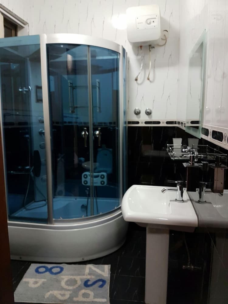 2bedrooms private apart junction mall