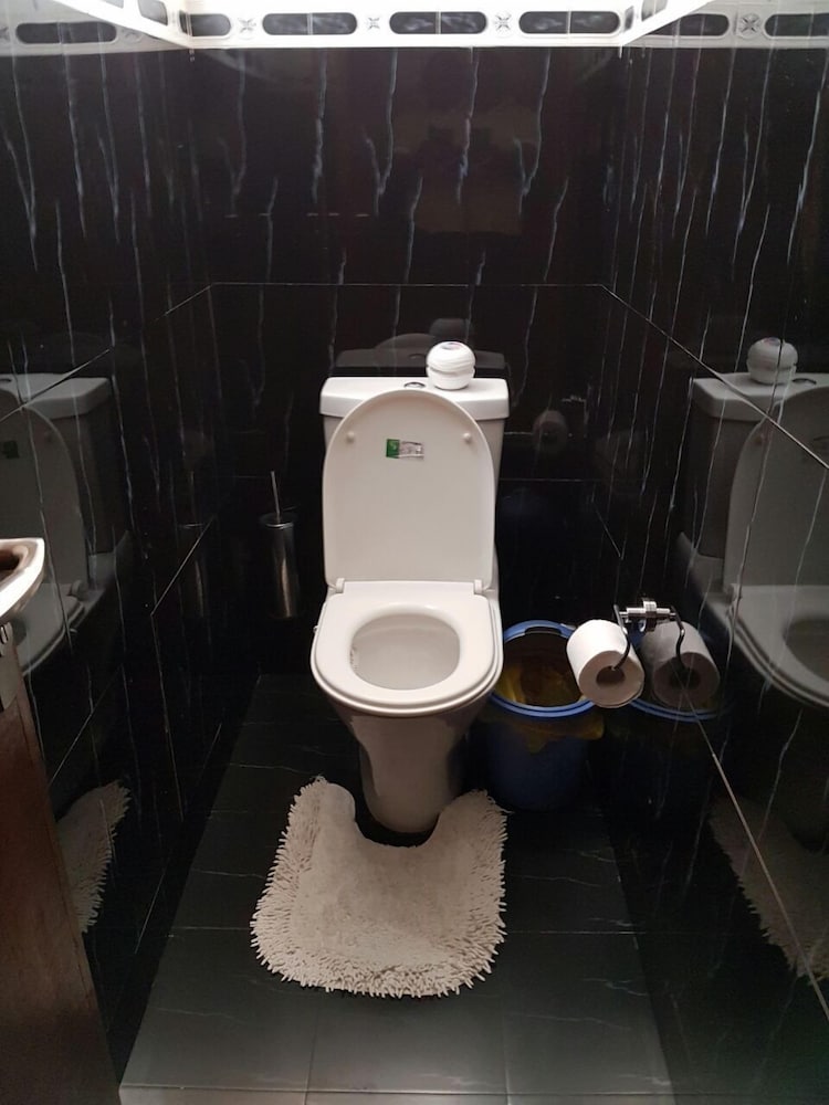 2bedrooms private apart junction mall