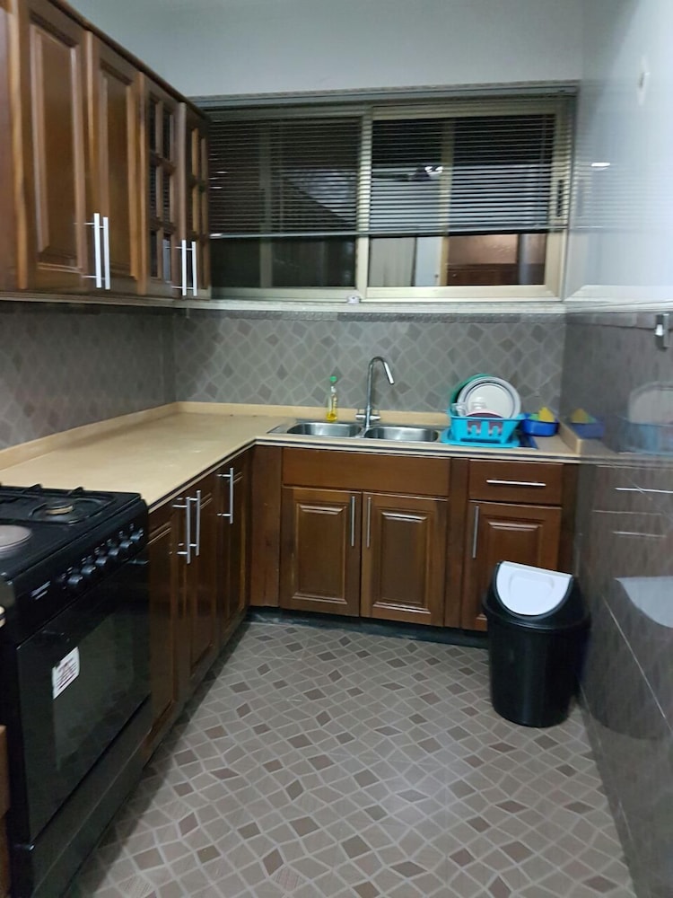 2bedrooms private apart junction mall