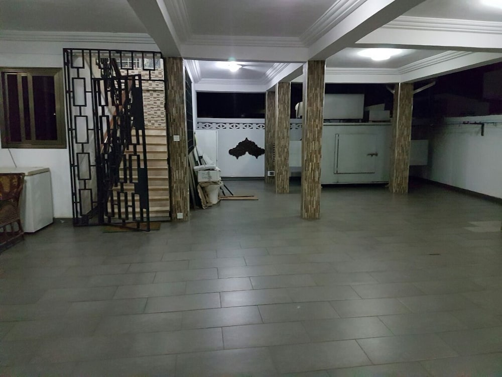 2bedrooms private apart junction mall