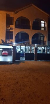 2bedrooms private apart junction mall