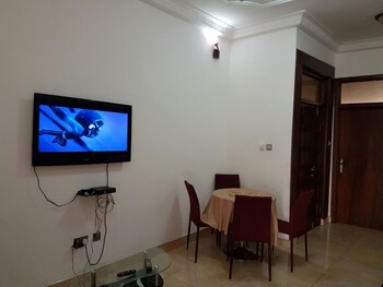 2bedrooms private apart junction mall