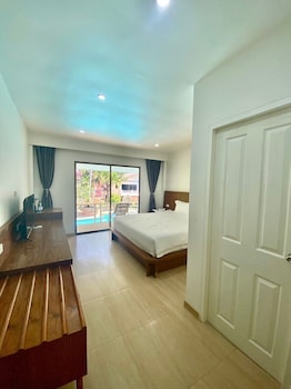 v beach resort