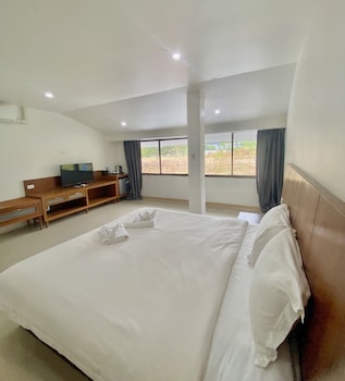 v beach resort
