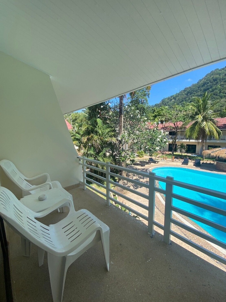 v beach resort