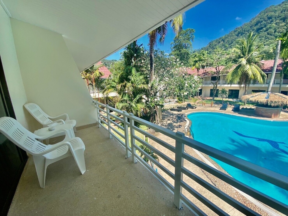 v beach resort