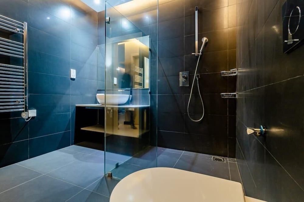 lux suites le marc luxury apartments