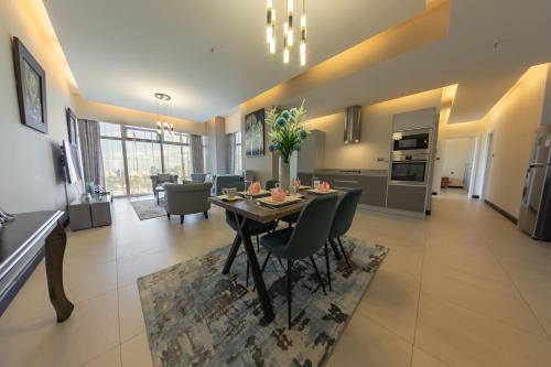 lux suites le marc luxury apartments