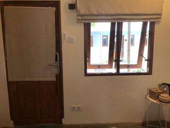 roots hotel trawangan