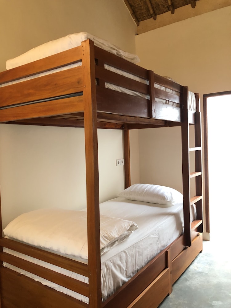 roots hotel trawangan