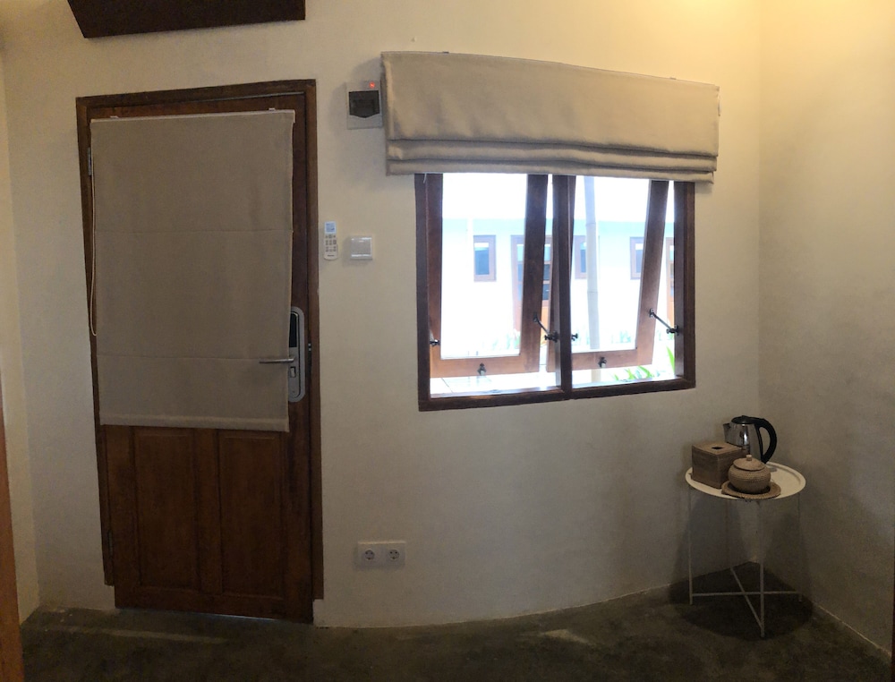 roots hotel trawangan