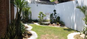 roots hotel trawangan