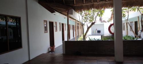 roots hotel trawangan