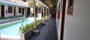 roots hotel trawangan