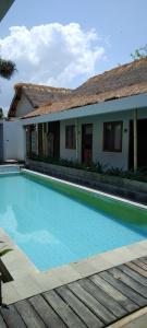 roots hotel trawangan