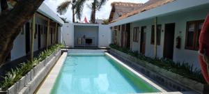 roots hotel trawangan