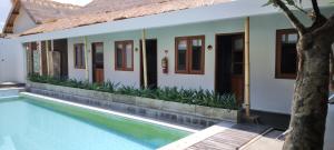 roots hotel trawangan