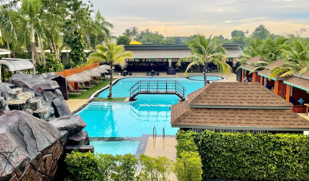 hideaway resort ban chang