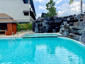 hideaway resort ban chang