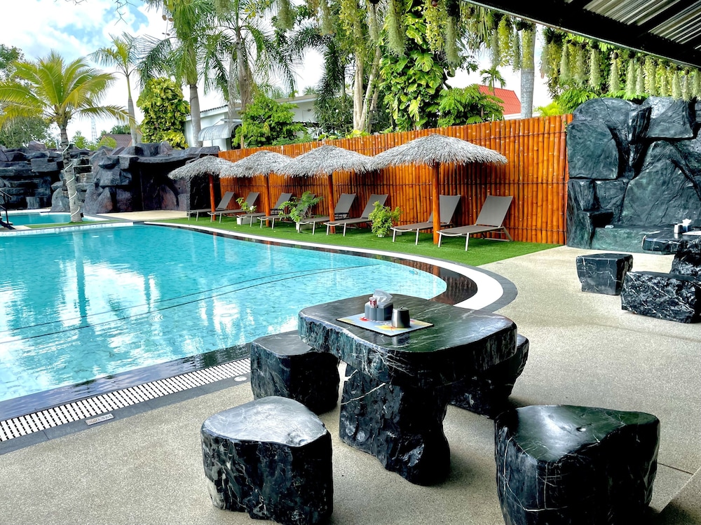 hideaway resort ban chang