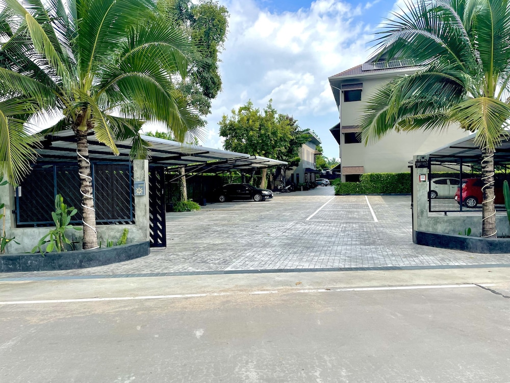 hideaway resort ban chang