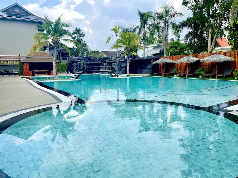 hideaway resort ban chang