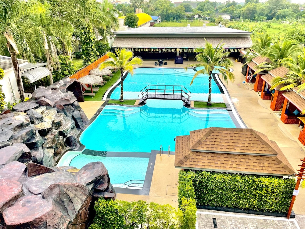 hideaway resort ban chang