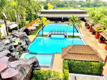 hideaway resort ban chang