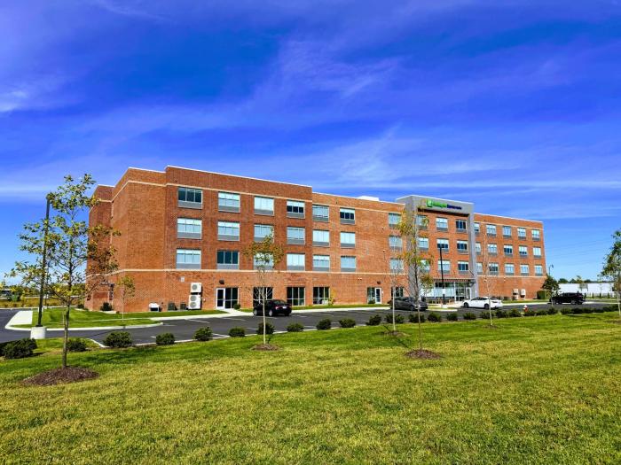 holiday inn express and suites columbus new albany