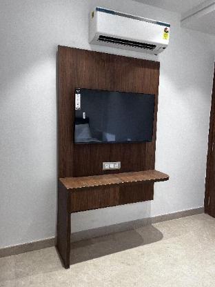 qotel hotel signature bnb ashok vihar