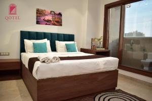 qotel hotel signature bnb ashok vihar