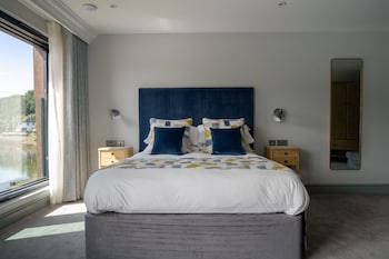 the shipwrights arms