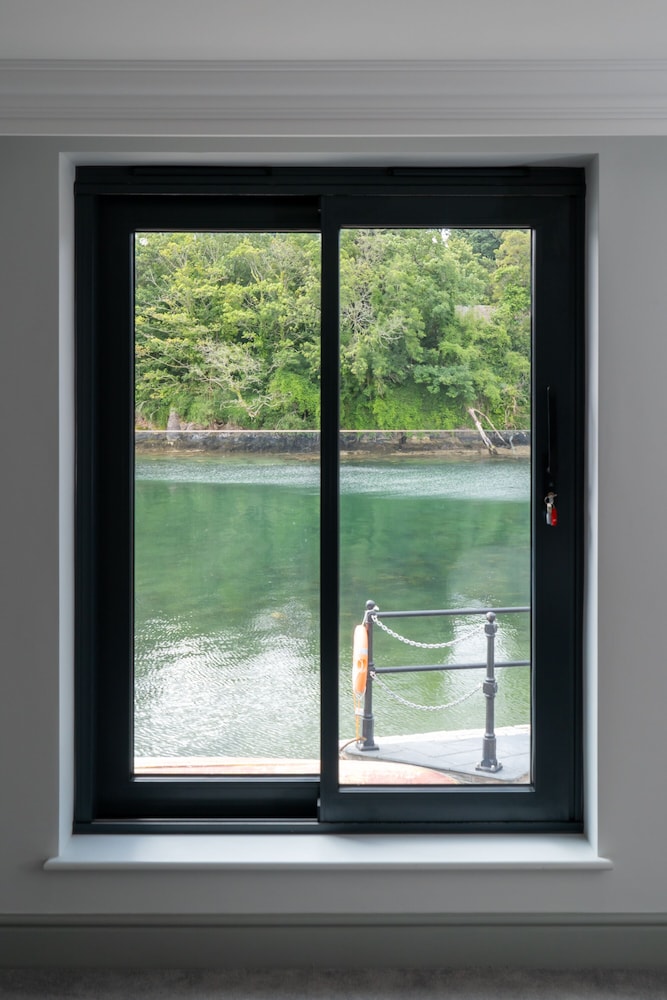 the shipwrights arms